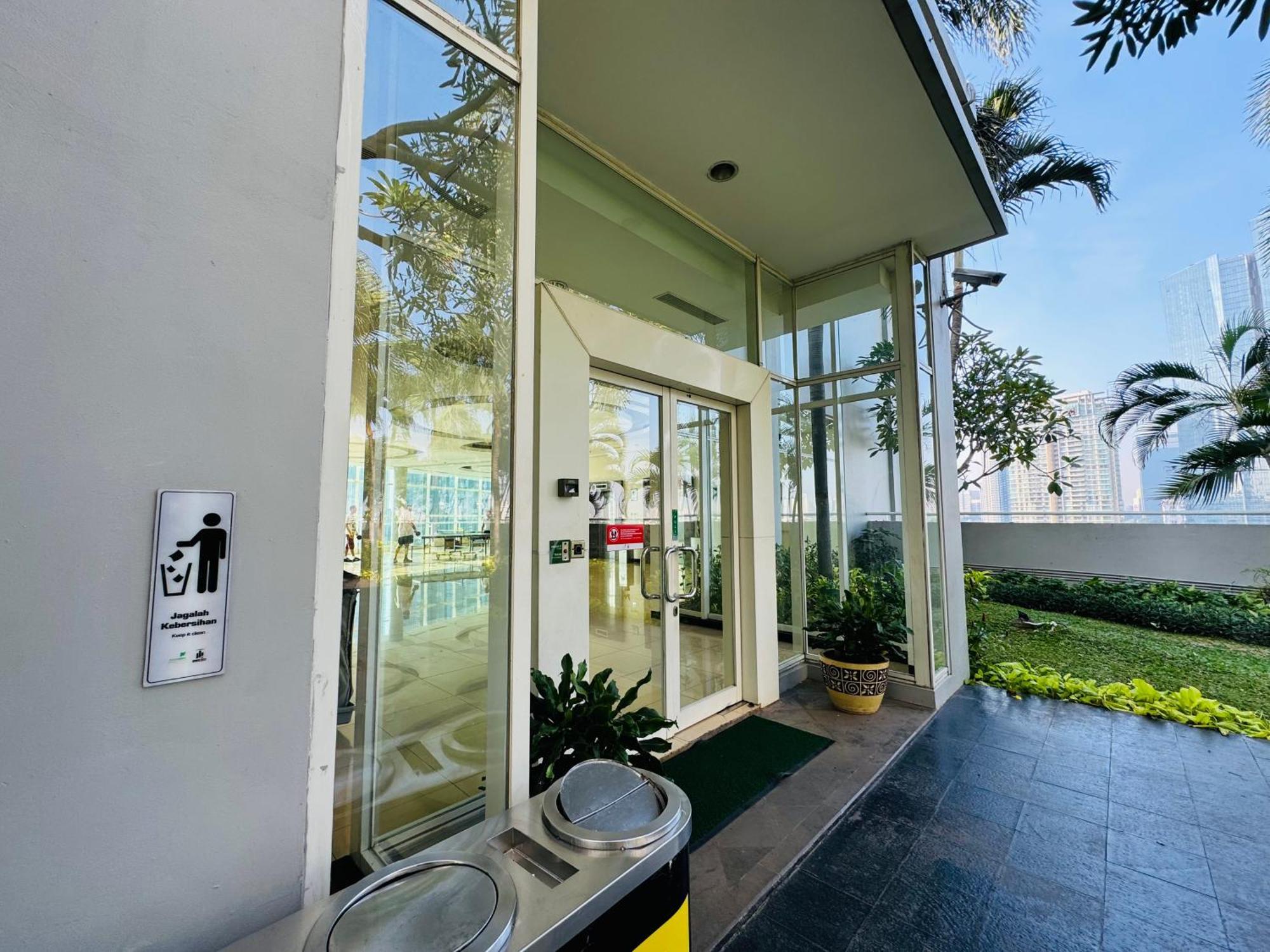 Apartment Stunning High Floor Cozy Near Grand Indonesia Jakarta